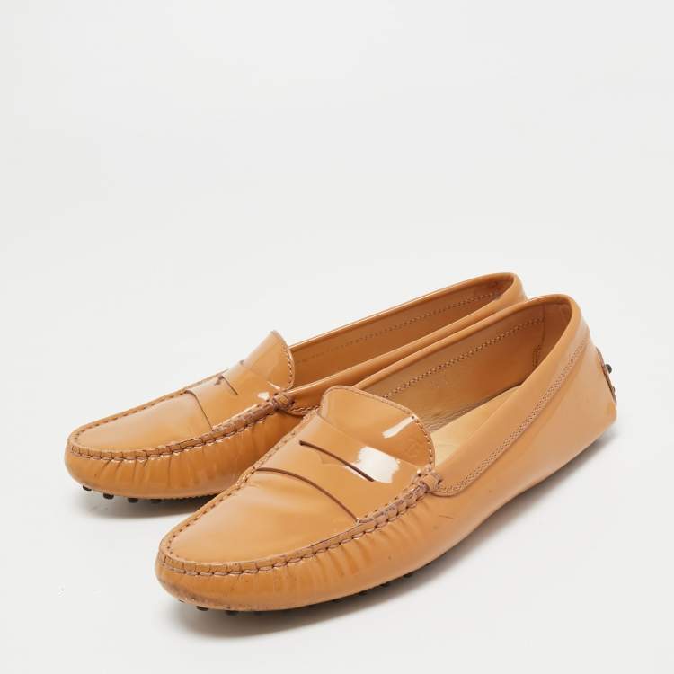 مملوكة مسبقًا Tod's Brown Patent Leather Gommini Penny Loafers Size 38.5 