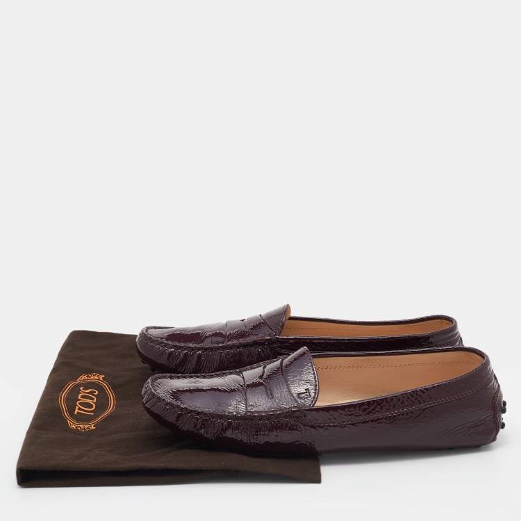مملوكة مسبقًا Tod's Burgundy Patent Leather Penny Slip On Loafers Size 39.5