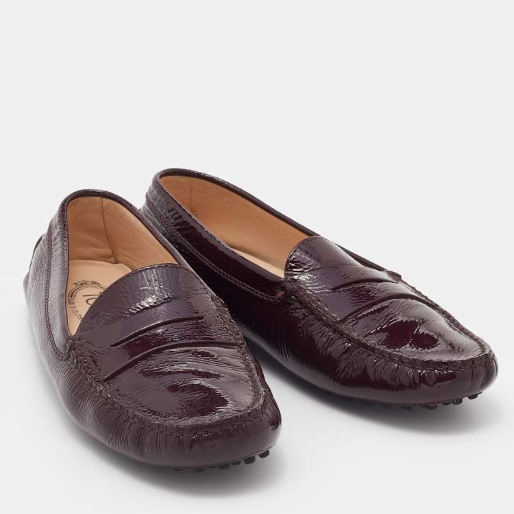 مملوكة مسبقًا Tod's Burgundy Patent Leather Penny Slip On Loafers Size 39.5