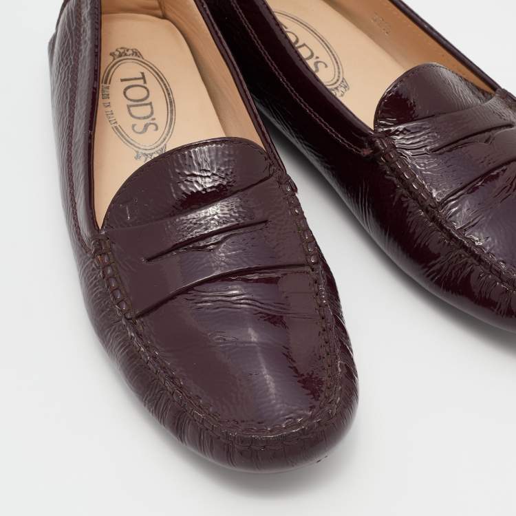 مملوكة مسبقًا Tod's Burgundy Patent Leather Penny Slip On Loafers Size 39.5