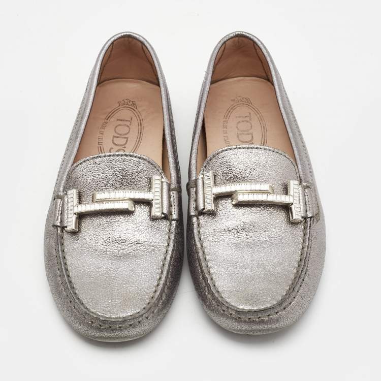 Pre Owned Tod's Silver Leather Embellished Double T Slip On Loafers Size 35