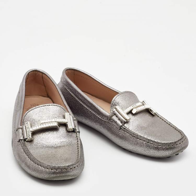 Pre Owned Tod's Silver Leather Embellished Double T Slip On Loafers Size 35