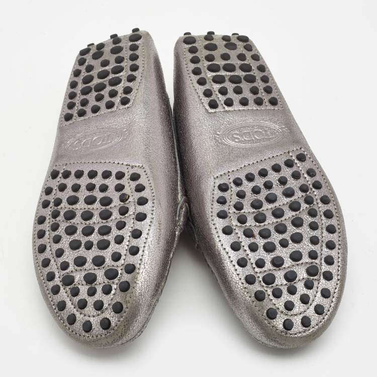 Pre Owned Tod's Silver Leather Embellished Double T Slip On Loafers Size 35