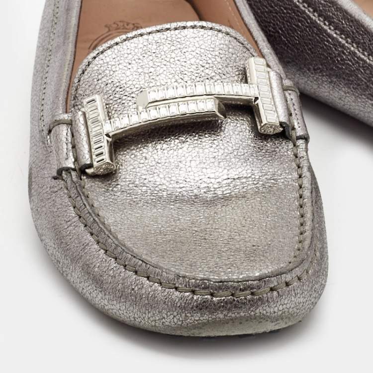 Pre Owned Tod's Silver Leather Embellished Double T Slip On Loafers Size 35