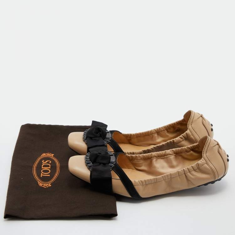 Pre Owned Tod's Beige/Black Leather and Suede Cap Toe Buckle Detail Scrunch Ballet Flats Size 38.5
