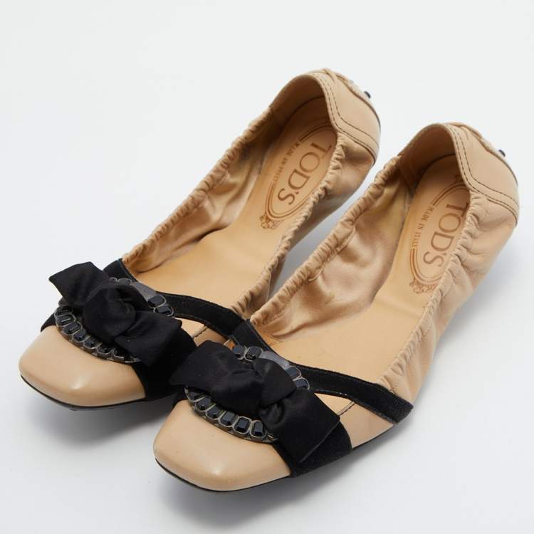 Pre Owned Tod's Beige/Black Leather and Suede Cap Toe Buckle Detail Scrunch Ballet Flats Size 38.5
