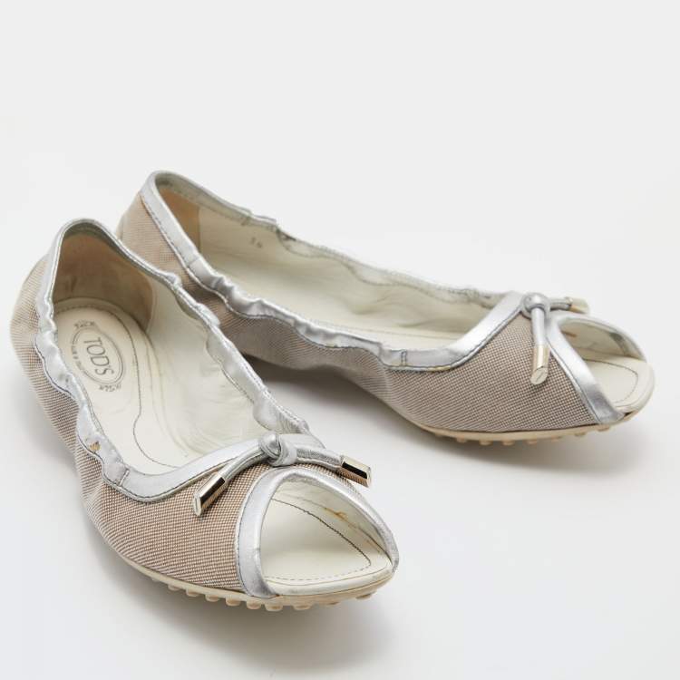 Pre Owned Tod's Grey/Metallic Canvas and Leather Bow Open Toe Flats Size 38