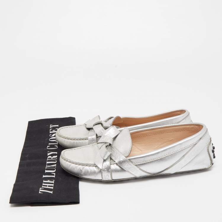 Pre Owned Tod's Silver Leather Logo Bow Loafers Size 36