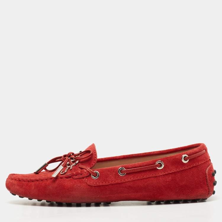 مملوكة مسبقًا Tod's Red Suede Logo Charm Bow Loafers Size 37.5