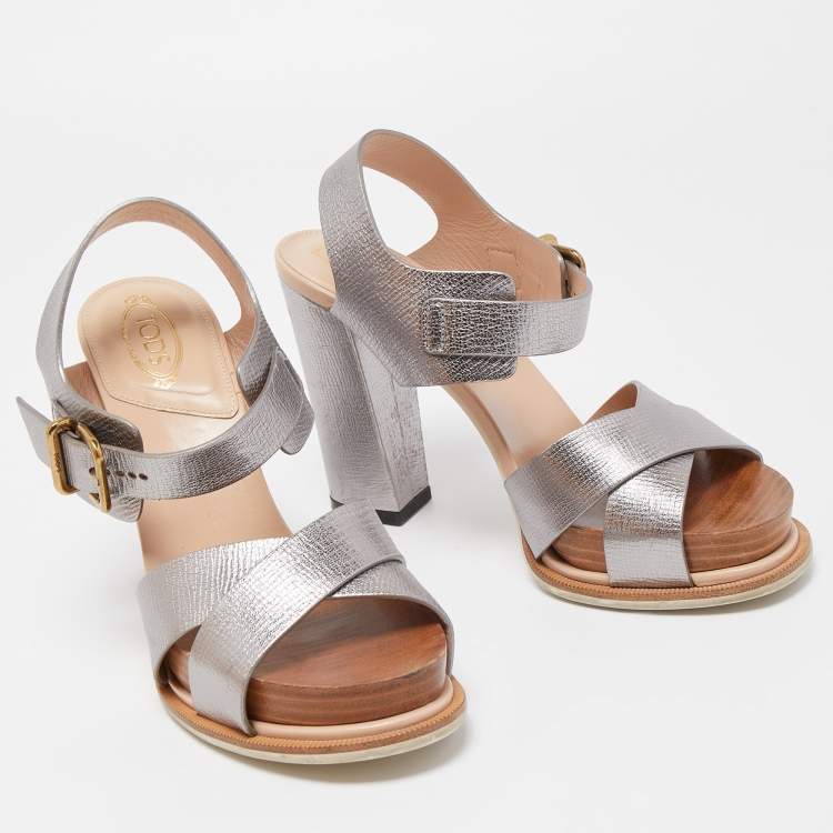 Pre Owned Tod's Silver Leather Ankle Strap Sandals Size 37.5