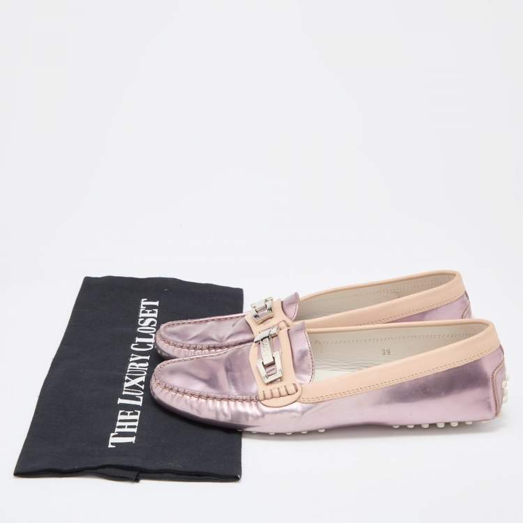 مملوكة مسبقًا Tod's Metallic Purple/Beige Patent and Leather Buckle Loafers Size 39