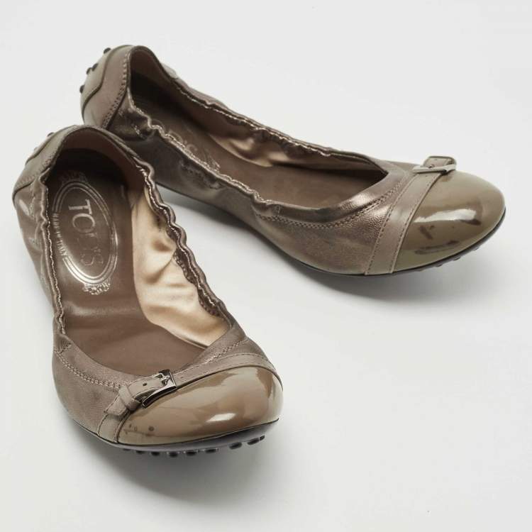 Pre Owned Tod's Two Tone Leather and Patent Cap Toe Scrunch Ballet Flats Size 38