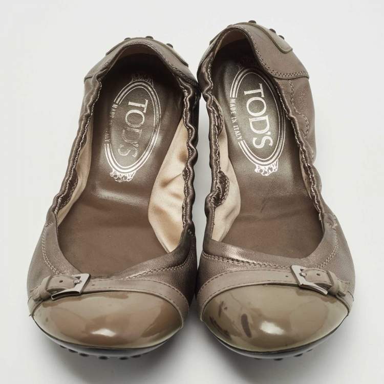 Pre Owned Tod's Two Tone Leather and Patent Cap Toe Scrunch Ballet Flats Size 38