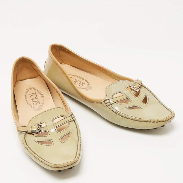 Pre Owned Tod's Grey Patent Pointed Toe Buckle Loafers  Size 38.5