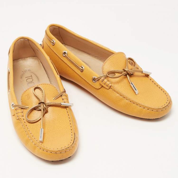 Pre Owned Tod's Yellow Leather Gommino Bow Slip On Loafers Size 36.5