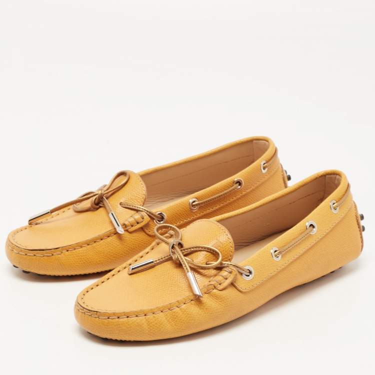 Pre Owned Tod's Yellow Leather Gommino Bow Slip On Loafers Size 36.5