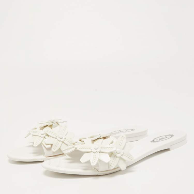 Pre Owned Tod's White Rubber and Patent Leather Floral Lasercut Flat Slides Size 40