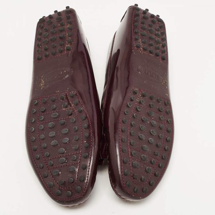 مملوكة مسبقًا Tod's Plum Patent Leather Safety Pin Detail Fringe Loafers Size 40.5