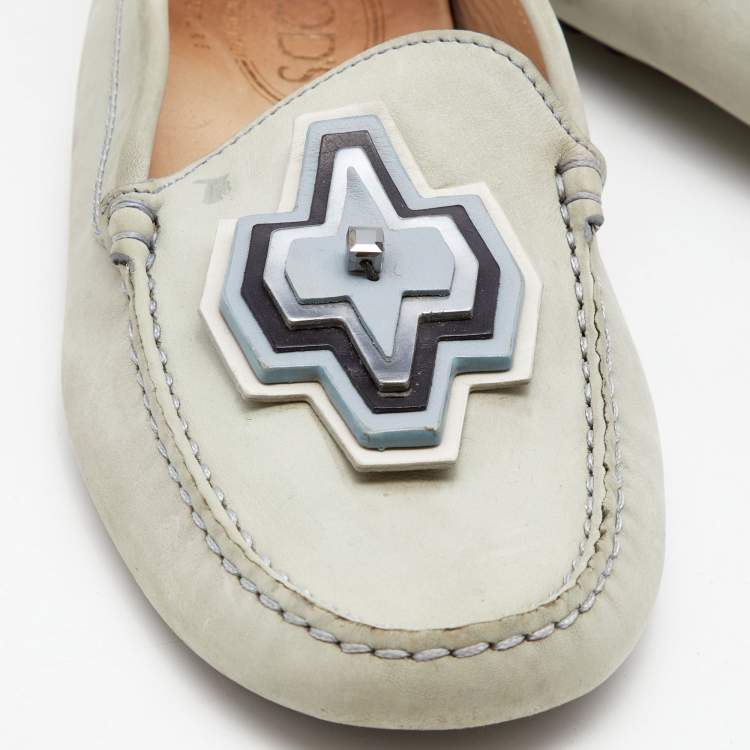 مملوكة مسبقًا Tod's Grey Nubuck Leather Slip On Loafers Size 41