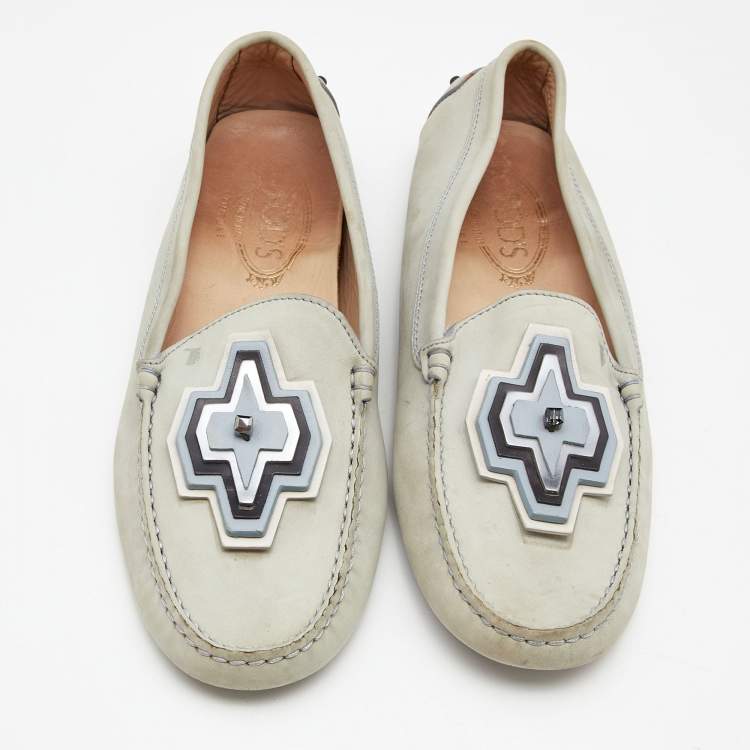 مملوكة مسبقًا Tod's Grey Nubuck Leather Slip On Loafers Size 41