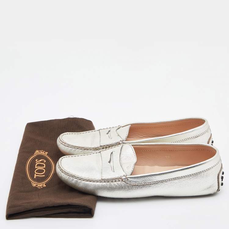 Pre Owned Tod's Metallic Silver Leather Gommino Slip On Loafers Size 39