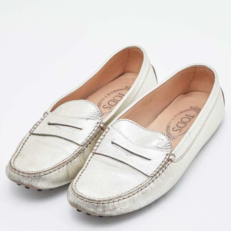 Pre Owned Tod's Metallic Silver Leather Gommino Slip On Loafers Size 39