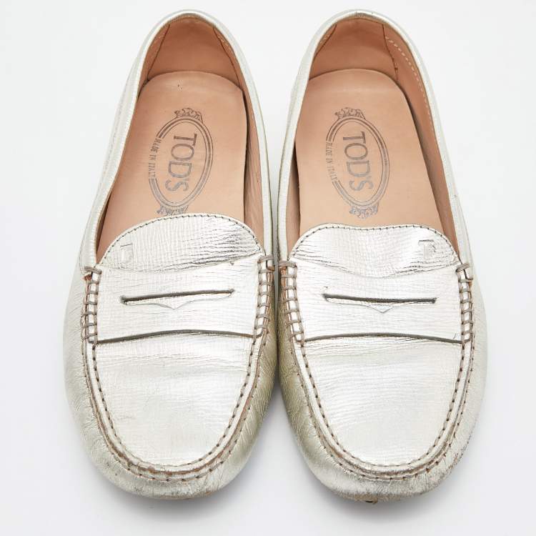 Pre Owned Tod's Metallic Silver Leather Gommino Slip On Loafers Size 39