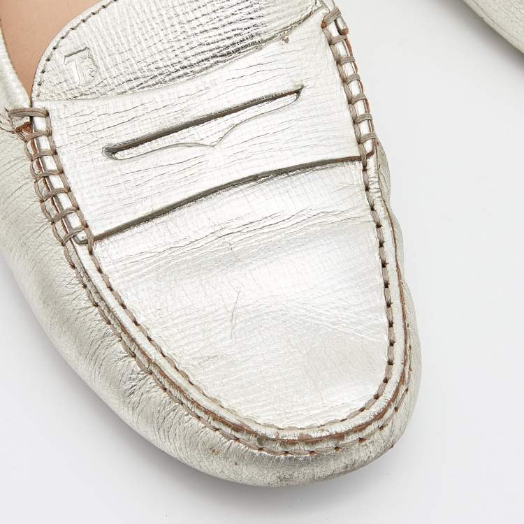 Pre Owned Tod's Metallic Silver Leather Gommino Slip On Loafers Size 39