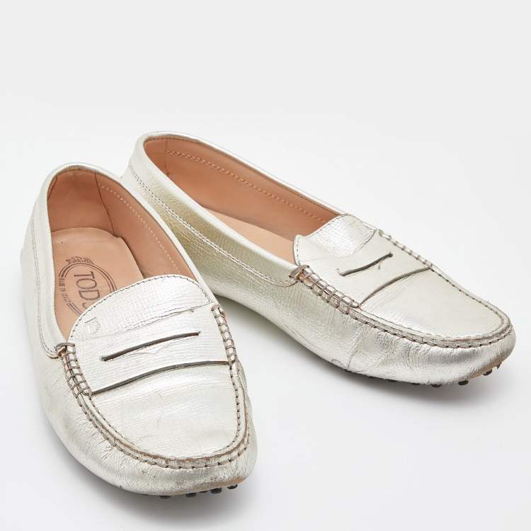 Pre Owned Tod's Metallic Silver Leather Gommino Slip On Loafers Size 39