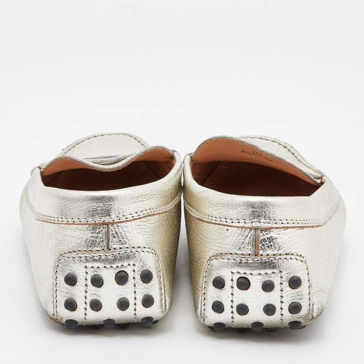 Pre Owned Tod's Metallic Silver Leather Gommino Slip On Loafers Size 39