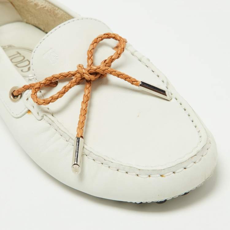 Pre Owned Tod's White Leather Gommino Bow Slip On Loafers Size 40