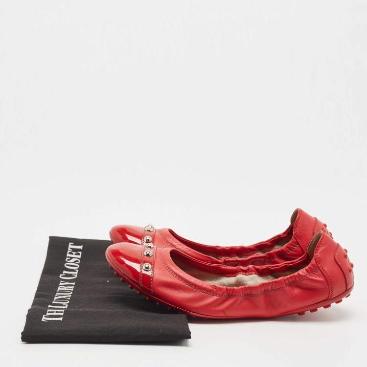 Pre Owned Tod's Red Leather and Patent Studs Detail Scrunch Ballet Flats Size 37