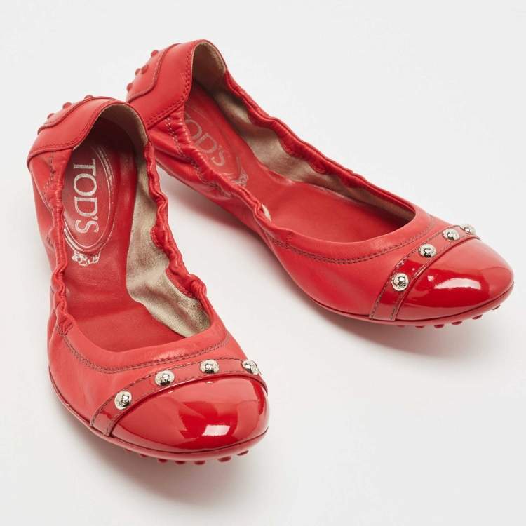 Pre Owned Tod's Red Leather and Patent Studs Detail Scrunch Ballet Flats Size 37