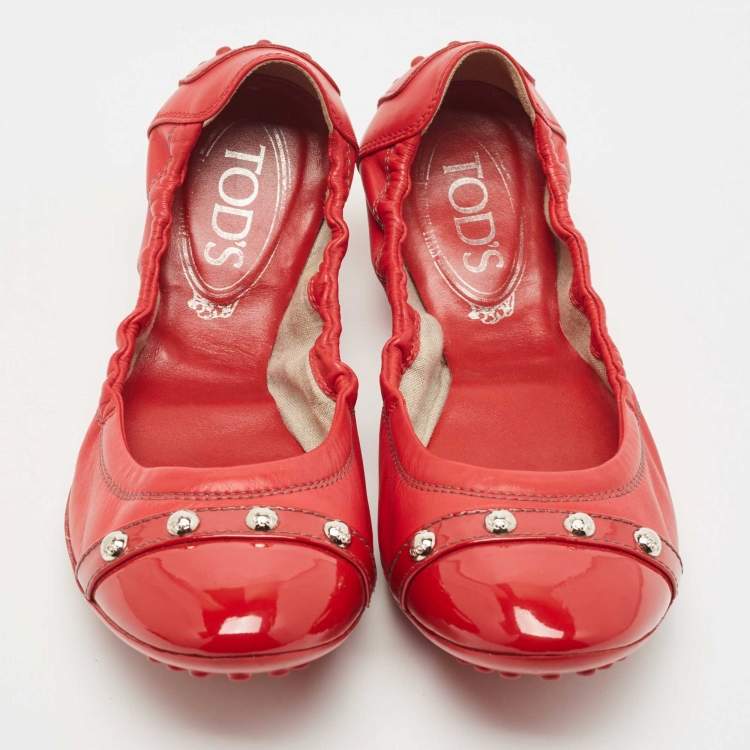 Pre Owned Tod's Red Leather and Patent Studs Detail Scrunch Ballet Flats Size 37
