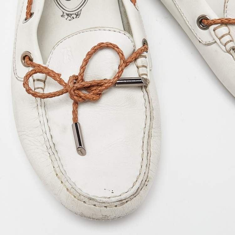 مملوكة مسبقًا Tod's Off White Leather Slip On Loafers Size 36.5
