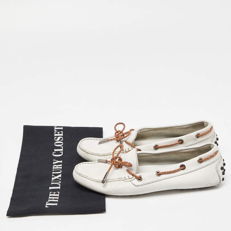 مملوكة مسبقًا Tod's Off White Leather Slip On Loafers Size 36.5