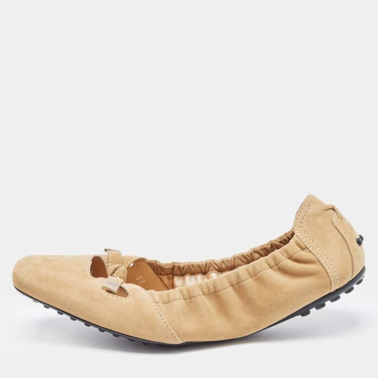 Pre Owned Tod's Beige Suede Bow Scrunch Ballet Flats Size 37