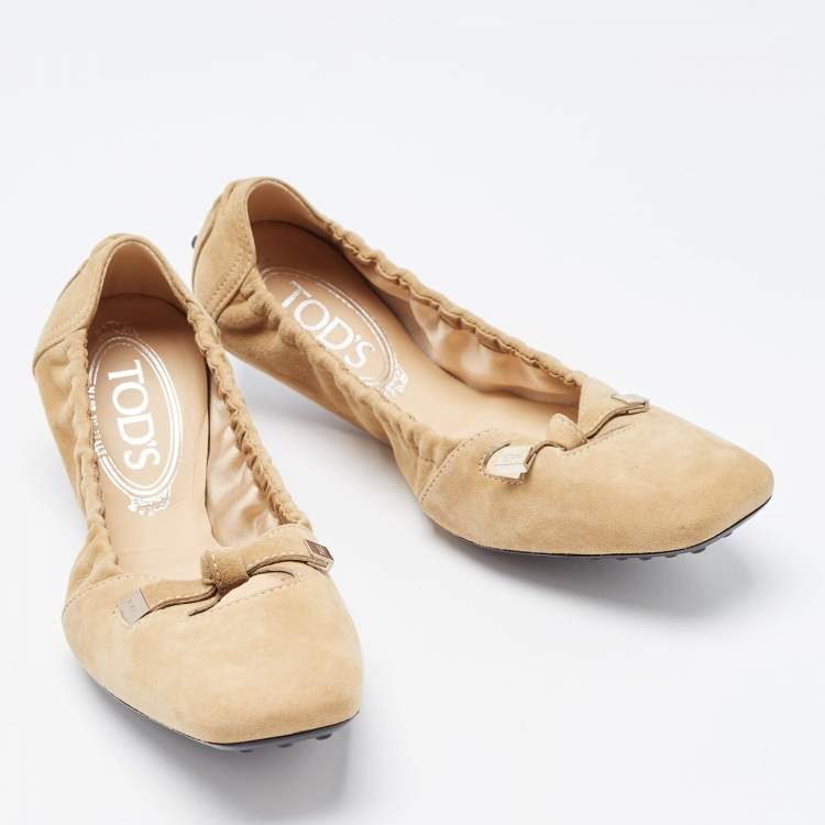 Pre Owned Tod's Beige Suede Bow Scrunch Ballet Flats Size 37