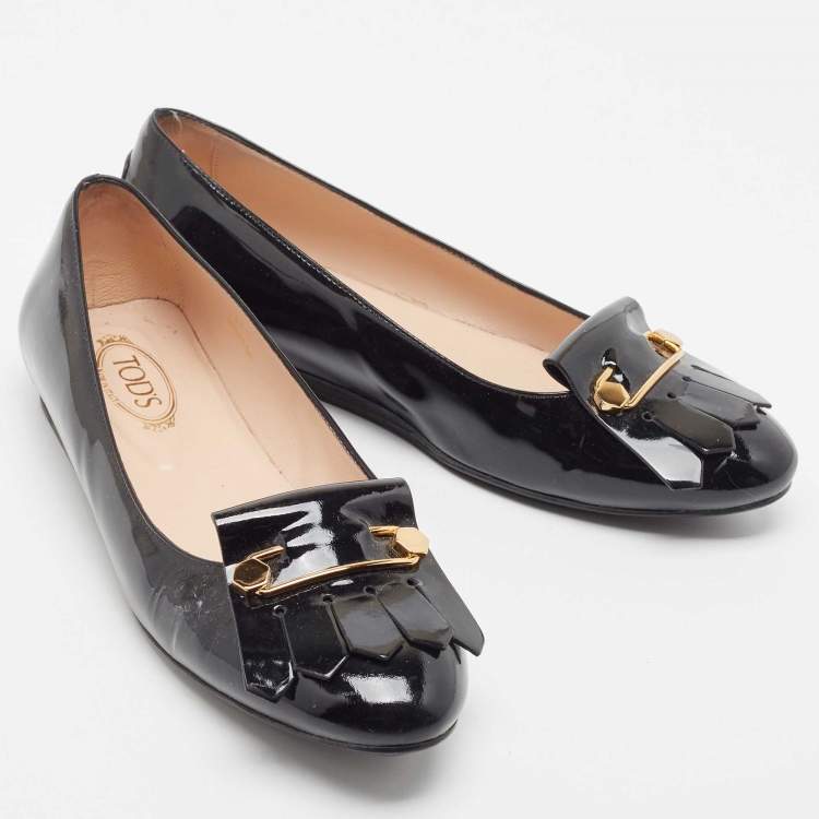 مملوكة مسبقًا Tod's Black Patent Leather Fringe Loafers Size 37.5