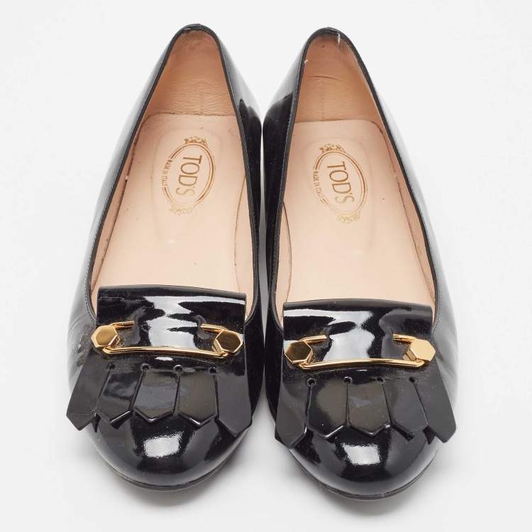 مملوكة مسبقًا Tod's Black Patent Leather Fringe Loafers Size 37.5