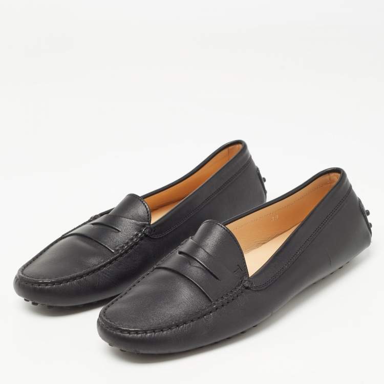 Pre Owned Tod's Black Leather Slip On loafers Size 39