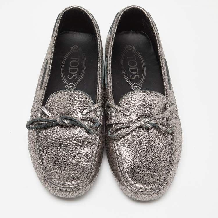Pre Owned Tod's Metallic Silver Foil Leather Gommino Bow Slip On Loafers Size 36.5
