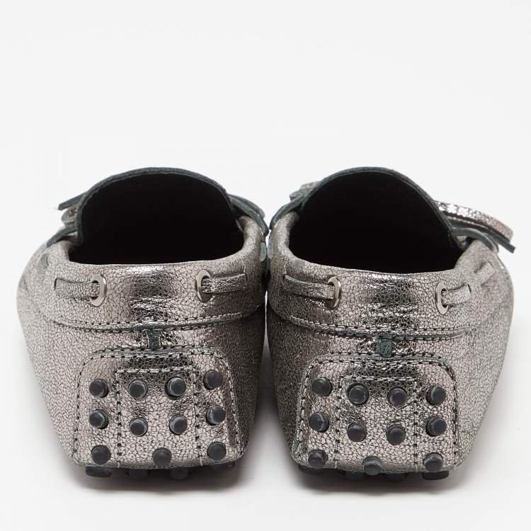 Pre Owned Tod's Metallic Silver Foil Leather Gommino Bow Slip On Loafers Size 36.5