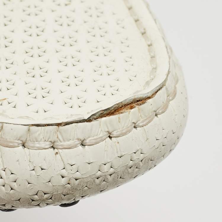 مملوكة مسبقًا Tod's Off White Laser Cut Patent Leather Slip On Loafers Size 37