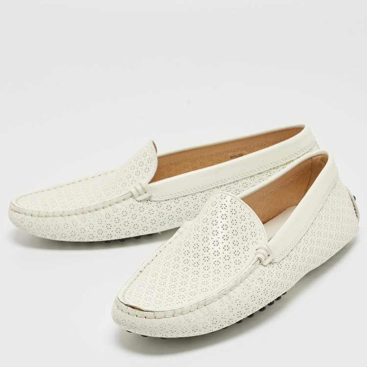 مملوكة مسبقًا Tod's Off White Laser Cut Patent Leather Slip On Loafers Size 37
