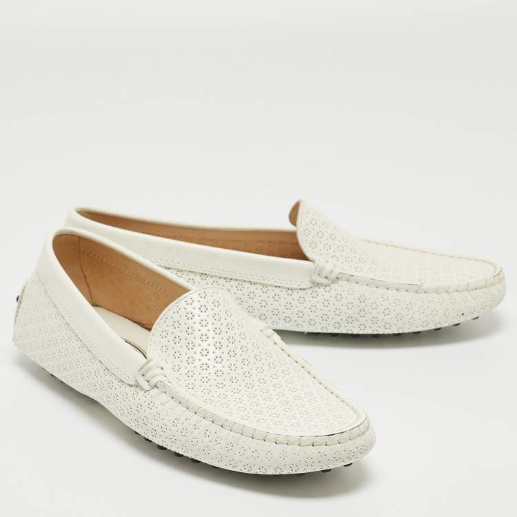 مملوكة مسبقًا Tod's Off White Laser Cut Patent Leather Slip On Loafers Size 37