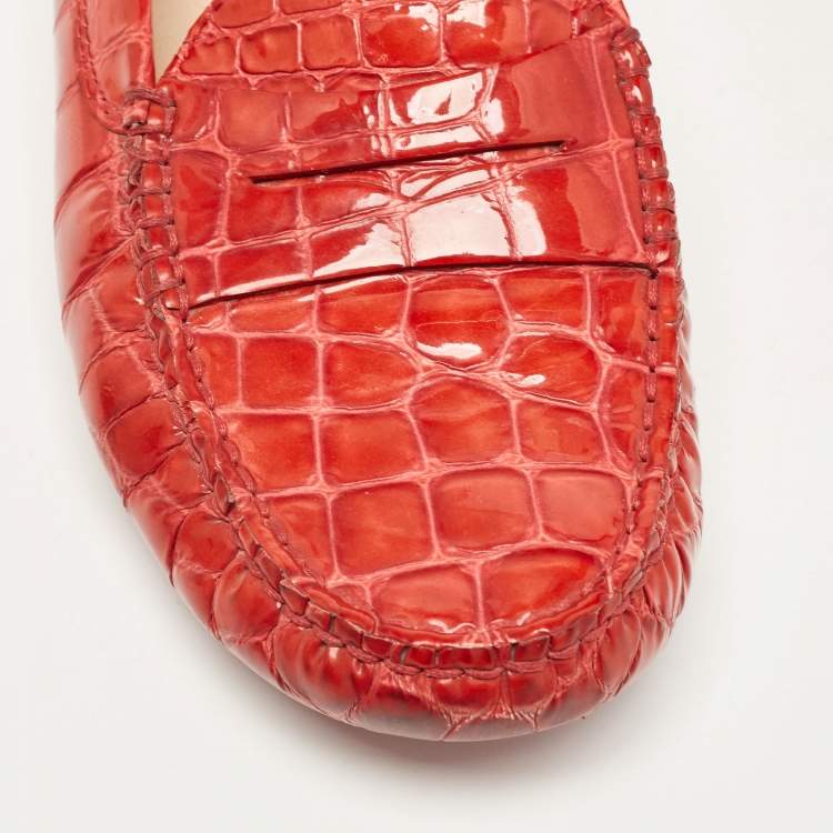 مملوكة مسبقًا Tod's Red Croc Embossed Patent Leather Penny Loafers Size 39.5