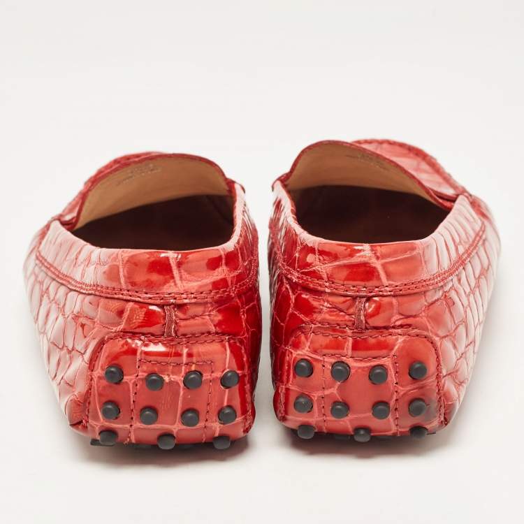 مملوكة مسبقًا Tod's Red Croc Embossed Patent Leather Penny Loafers Size 39.5