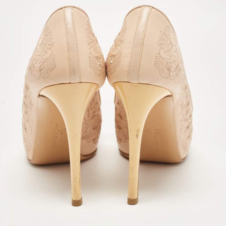Pre Owned Salvatore Ferragamo Beige Leather Vara Bow Peep Toe Pumps Size 37.5