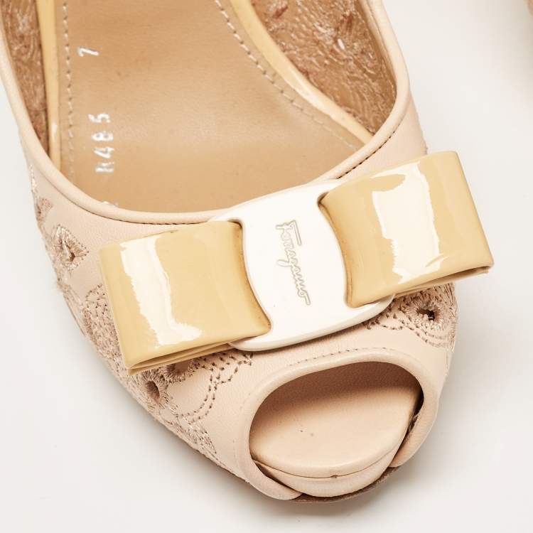 Pre Owned Salvatore Ferragamo Beige Leather Vara Bow Peep Toe Pumps Size 37.5